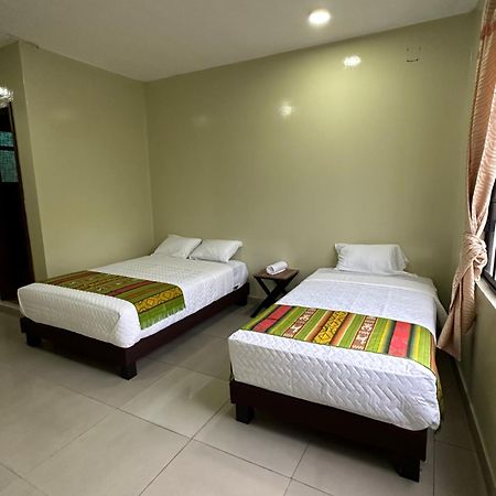 Hostal Marin Central Quito Exterior photo